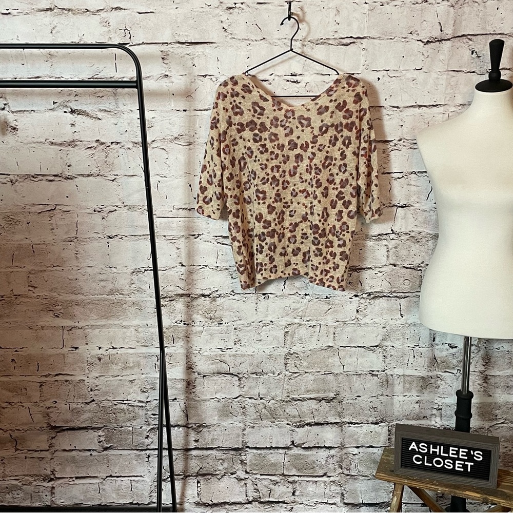 💰5/$20 Acting Pro Women’s Animal Print Open Twist Back Shirt Top - Size XL